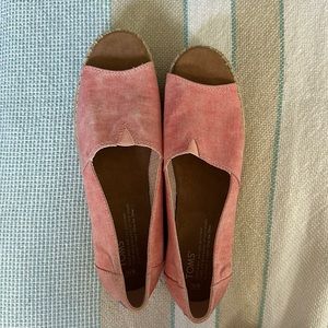 TOMS Brand new Never worn pink Sandal - Espadrilles. Size 8 women’s.